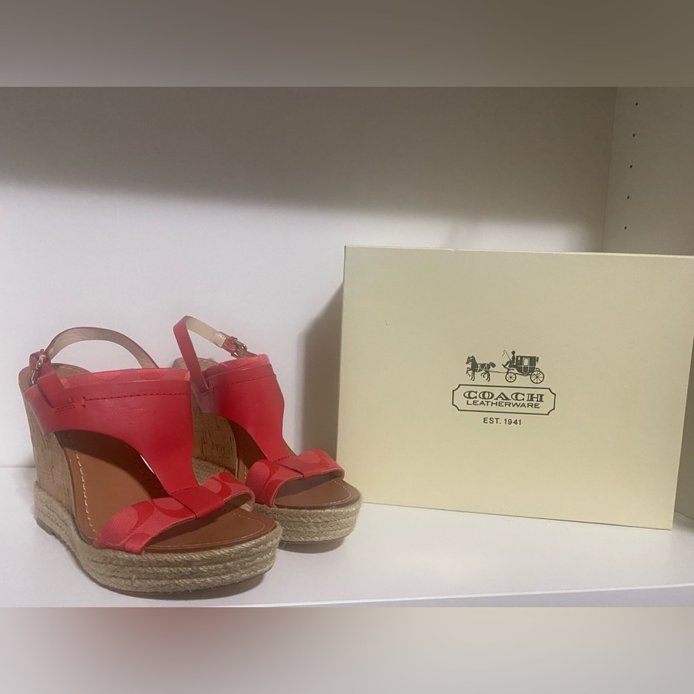 🎁Coach Wedges - 8M